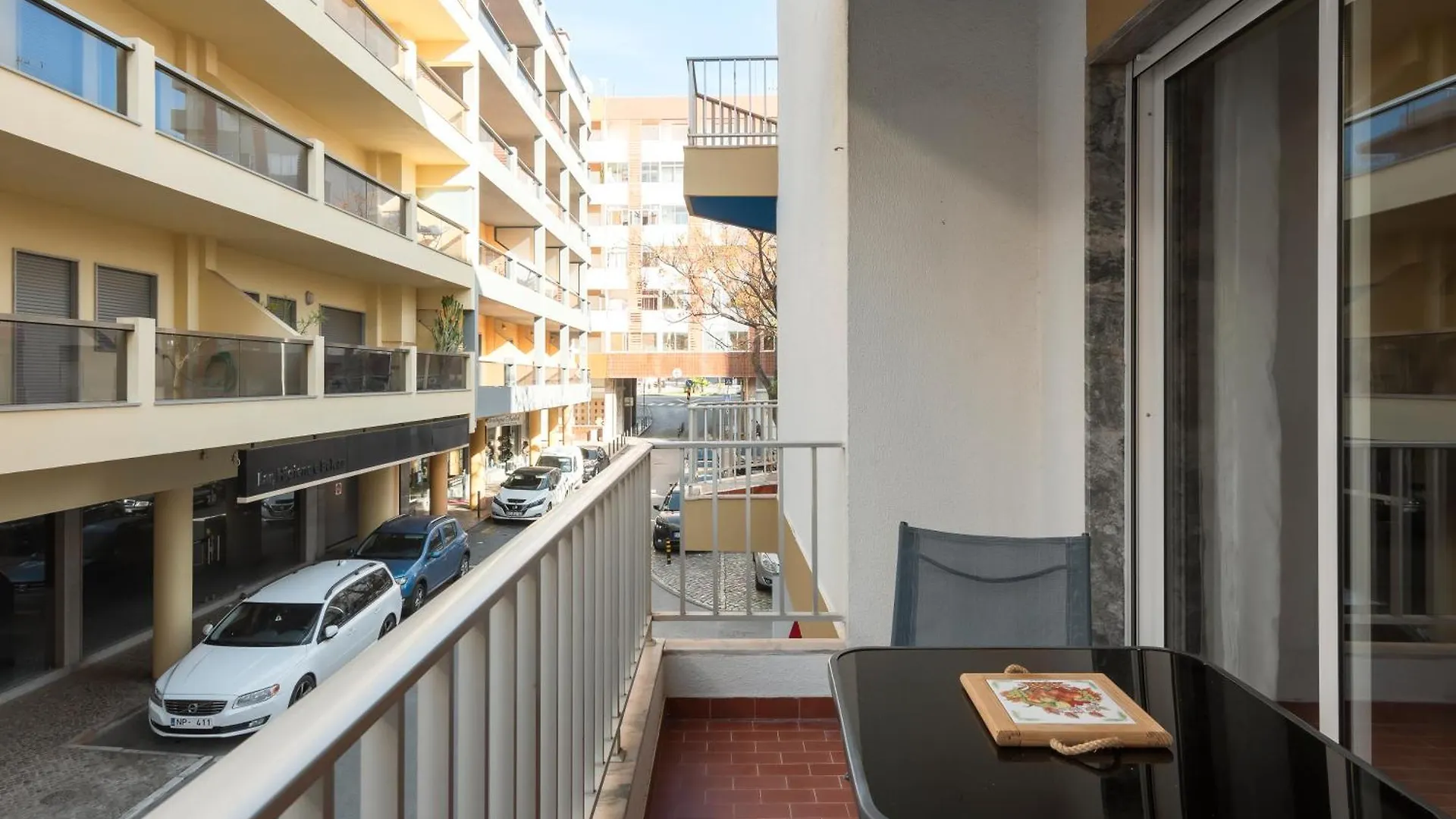 Jaune - 50 Meters To The Beach - Quarteira Apartment