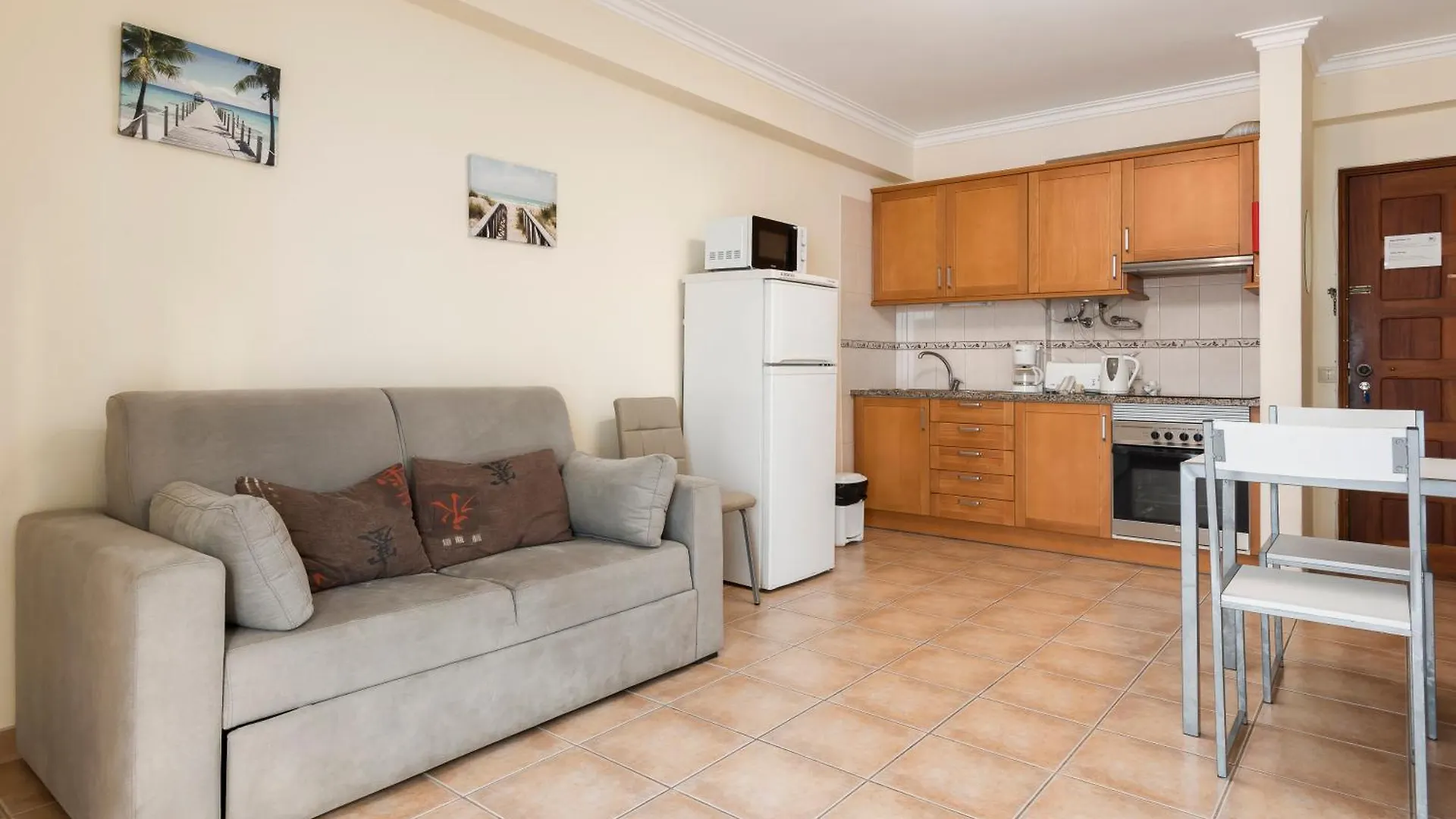 Apartment Jaune - 50 Meters To The Beach - Quarteira